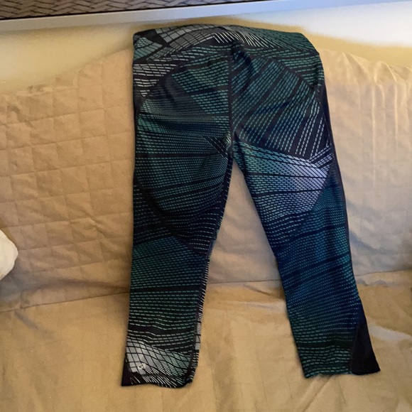 Gap Navy & Green Capris - Picture 5 of 5